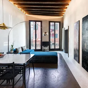https://velvet-canal-view.hotelinveneto.com